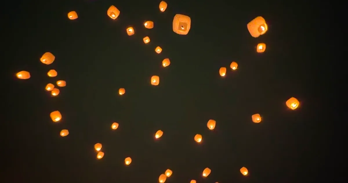 ニュー・グリーンピア津南さんのスカイランタン打ち上げ