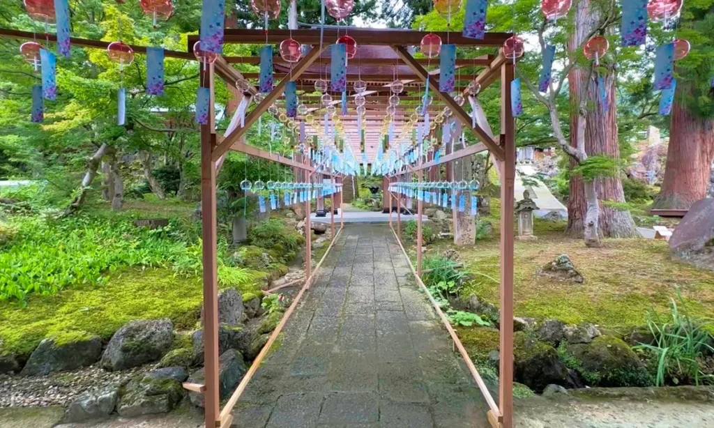 関興寺の風鈴祭りの様子