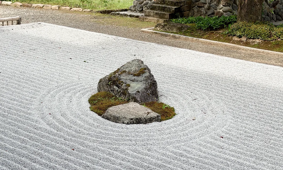 関興寺の枯山水庭園